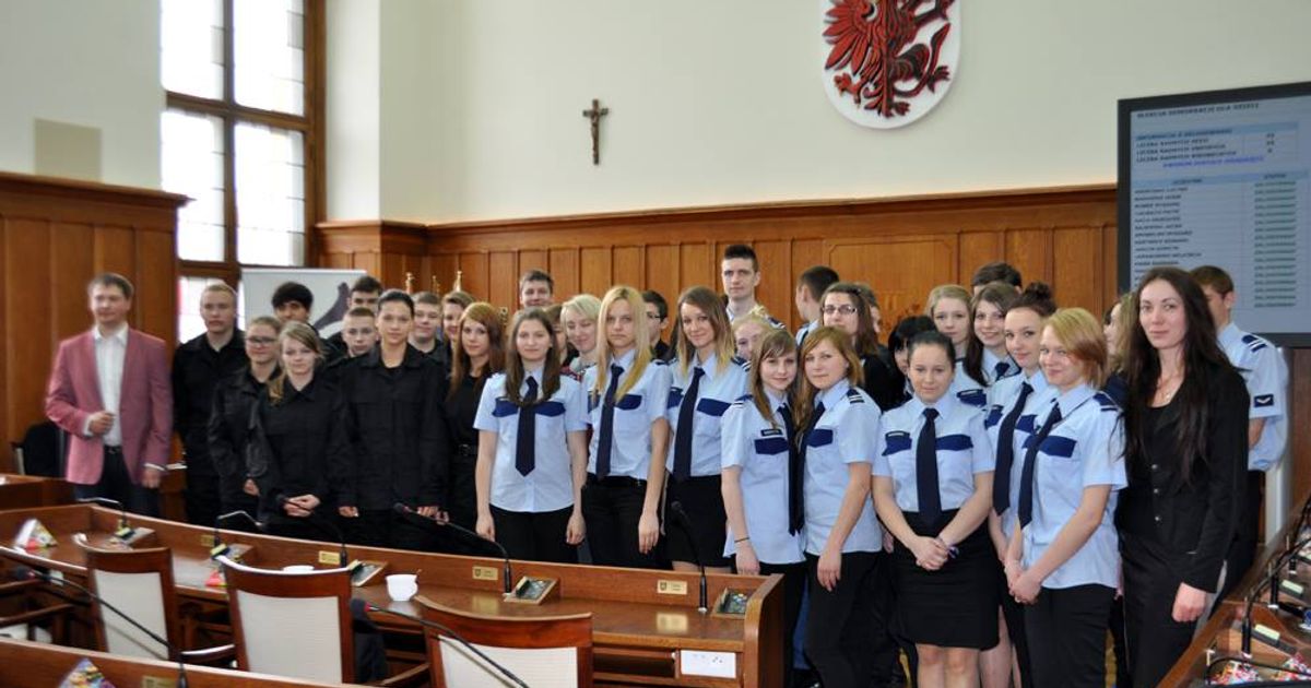 Lekcja inna niż wszystkie”  Dnia 9 kwietnia uczniowie klas I i II Zespołu Szkół Menedżerskich o prof