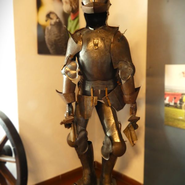 Szkolna przygoda pełna historii i słońca! 🌞🏰  29 kwietnia 2025 roku uczniowie naszej szkoły wyrusz (zdjęcie 6)