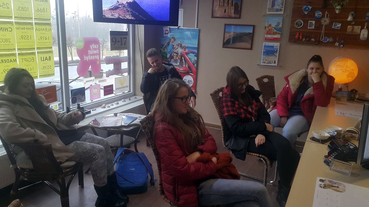 Zajęcia w świeckim biurze podróży „Klub Podróżnika”