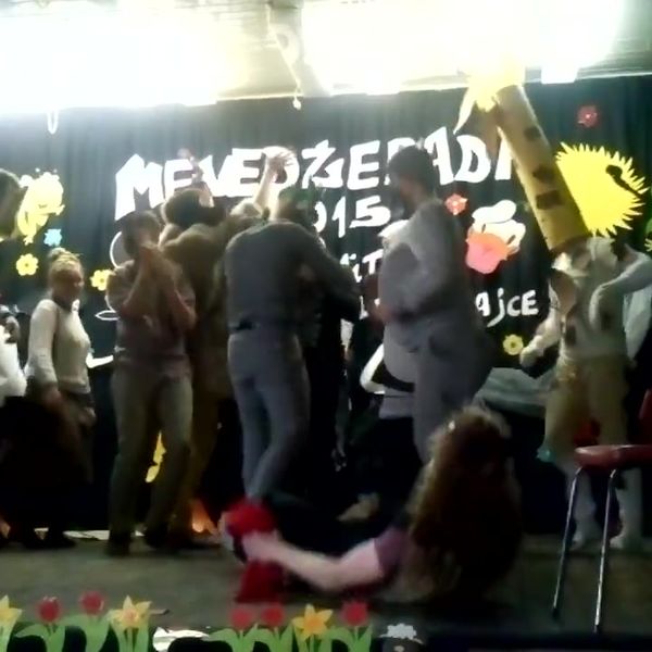 Klatka z filmu 7 — Menedżerada - występ klasy IV AMiejsce: Zespół Szkół Menedże