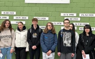 Stypendyści dyrektora szkoły, którzy odebrali drugą transzę za osiągnięcie wysokich wyników w nauce