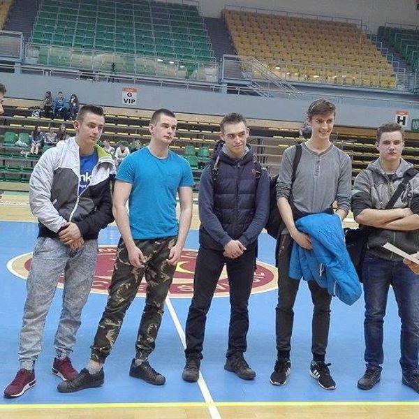 Udział naszej młodzieży w powiatowych zawodach ,,Licealiady” w koszykówce zakończył się dla chłopakó (zdjęcie 2)