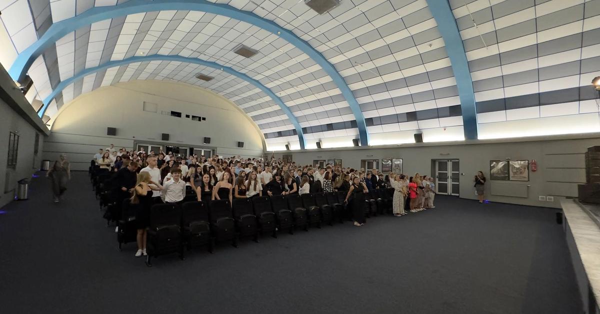 Września o godz.9.00 w sali widowiskowej Kina Wrzos, odbyła się uroczystość rozpoczęcia roku szkolne