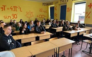 Maturzyści, studia i mundur