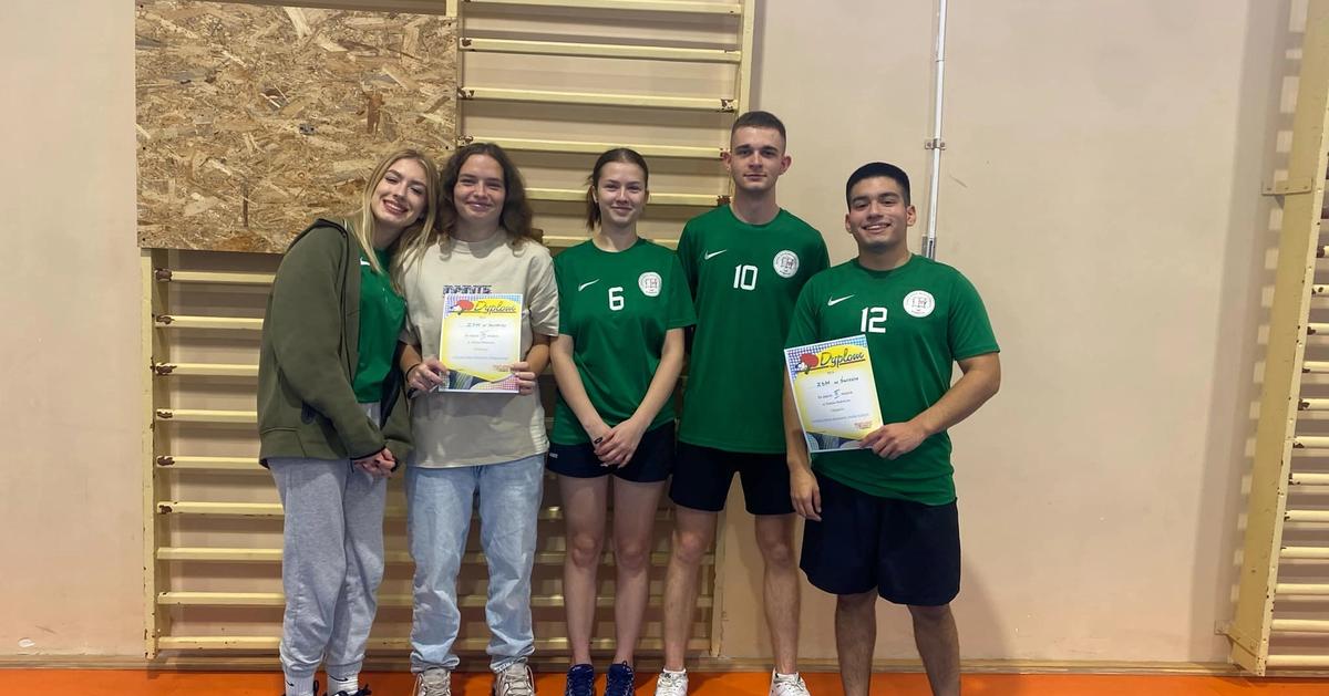 Zawody z tenisa stołowego 🏓🏓🏓 Nasza drużyna chłopców zdobyła drugie miejsce, a dziewcząt trzecie 