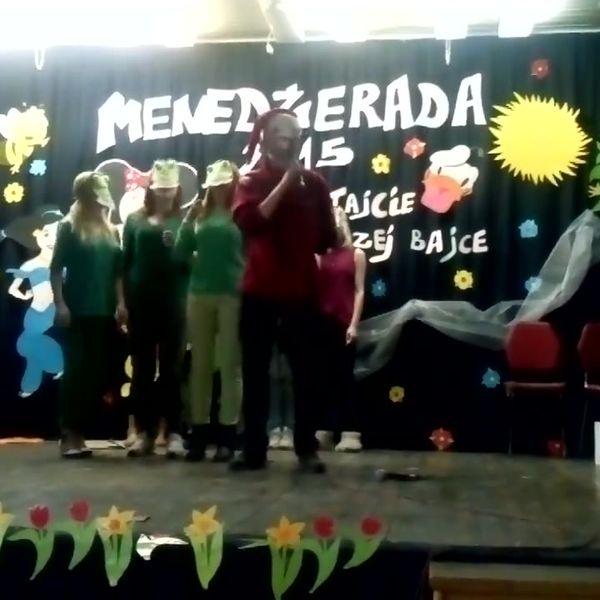 Klatka z filmu 3 — Menedżerada 2015 - występ klasy III LOA