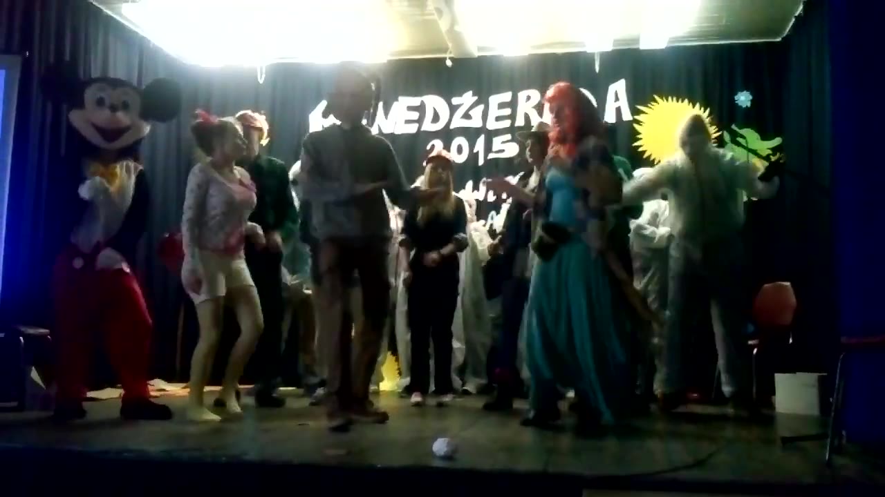 Klatka z filmu 5 — Menedżerada - występ klasy II LOMiejsce: Zespół Szkół Menedż
