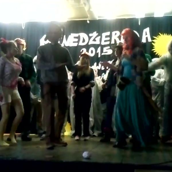 Klatka z filmu 5 — Menedżerada - występ klasy II LOMiejsce: Zespół Szkół Menedż