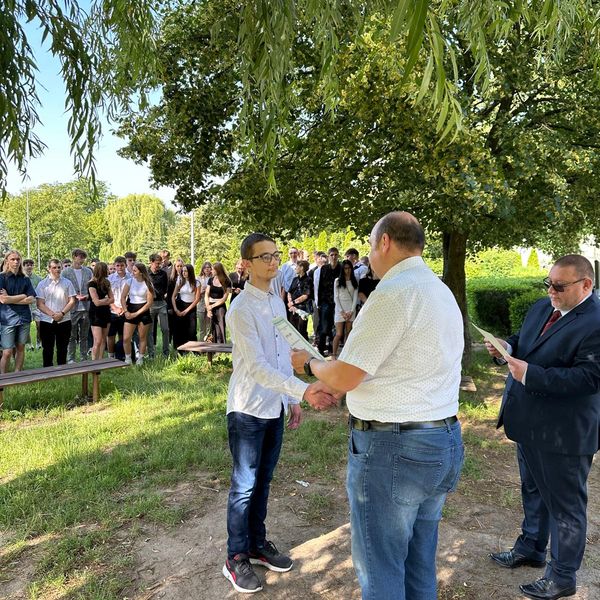 Czerwca 2024 r - uroczyste zakończenie roku szkolnego w Menedżerze (zdjęcie 2)