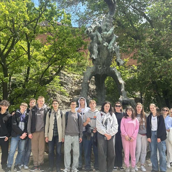 W dniach 12-14 maja , klasa II B Liceum Ogólnokształcącego  wybrała się na trzydniową wycieczkę do K (zdjęcie 2)