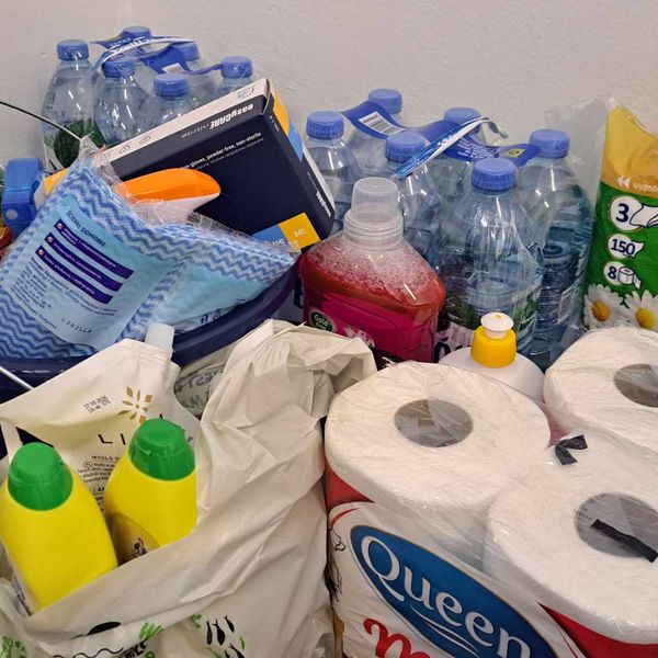 Jeden dzień, a już dary nie mieszczą się w miejscu zbiórki! Drodzy rodzice, uczniowie, jesteśmy wdzi