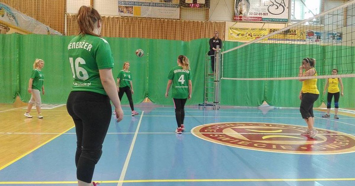 Udział naszej młodzieży w ,,Licealiadzie" - rozgrywkach w piłce siatkowej chłopców i dziewcząt - 21.