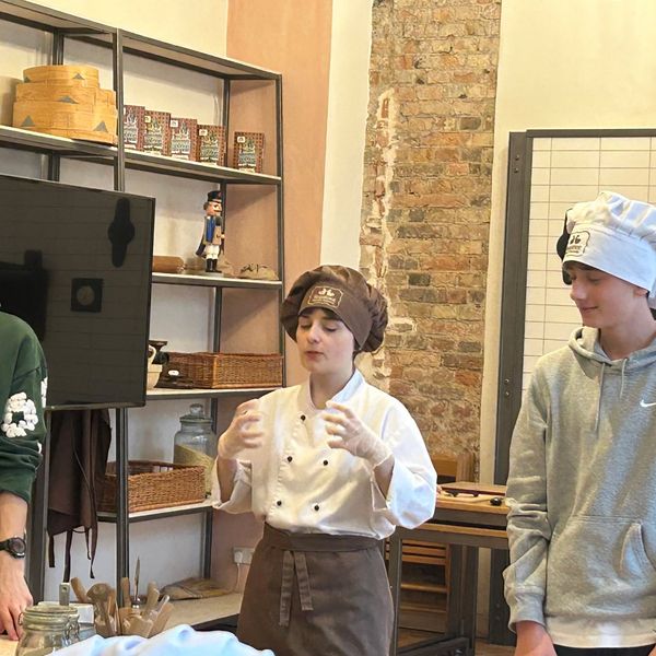 Grudnia uczniowie klasy II LOA oraz kilka osób z klasy III LOB uczestniczyło w wycieczce do Poznania (zdjęcie 5)