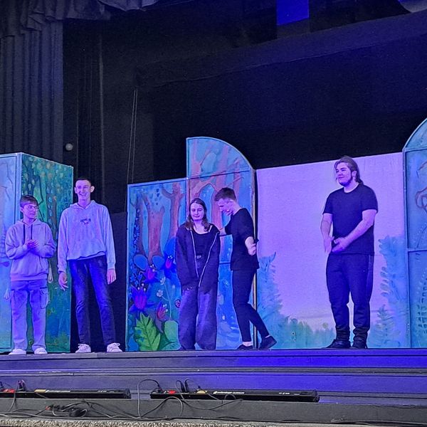 W czwartek 12.09.2024 społeczność ZSM przyjęła zaproszenie na spektakl "Serce z Internetu" Poznański (zdjęcie 3)