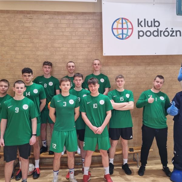 W dniu dzisiejszym uczniowie naszej szkoły wzięli udział w turnieju promującym zawód policjanta, org (zdjęcie 4)