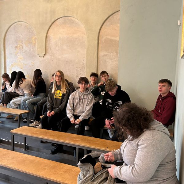 Grudnia uczniowie klasy II LOA oraz kilka osób z klasy III LOB uczestniczyło w wycieczce do Poznania (zdjęcie 2)