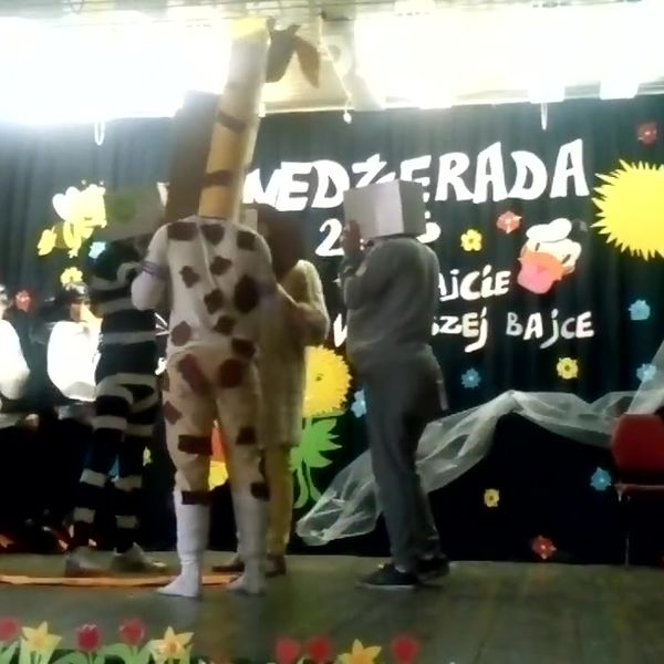 Klatka z filmu 1 — Menedżerada - występ klasy IV AMiejsce: Zespół Szkół Menedże