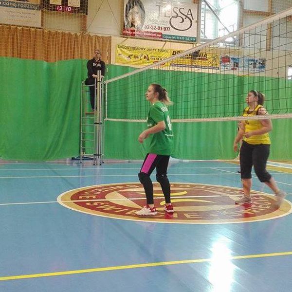 Udział naszej młodzieży w ,,Licealiadzie" - rozgrywkach w piłce siatkowej chłopców i dziewcząt - 21. (zdjęcie 2)