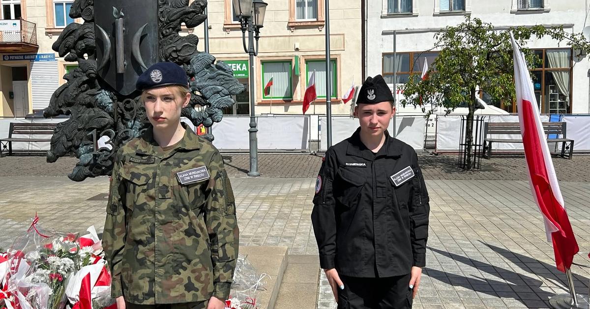 Maja 2024 roku, w 233 rocznicę uchwalenia Konstytucji 3 Maja, uczniowie klas mundurowych "Menedżera"