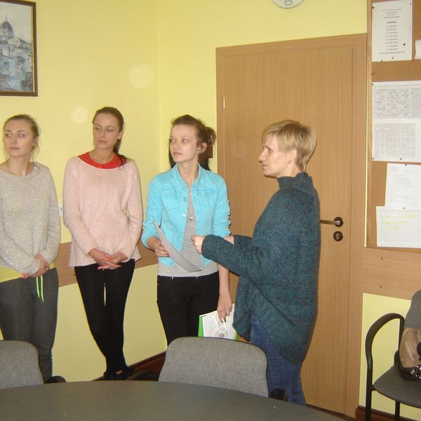 Szkolny konkurs na ulotkę  „ZAGROŻENIA JAKIE NIOSĄ ALKOHOL, NARKOTYKI, DOPALACZE” (zdjęcie 9)