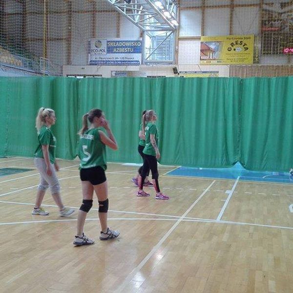 Udział naszej młodzieży w ,,Licealiadzie" - rozgrywkach w piłce siatkowej chłopców i dziewcząt - 21. (zdjęcie 6)