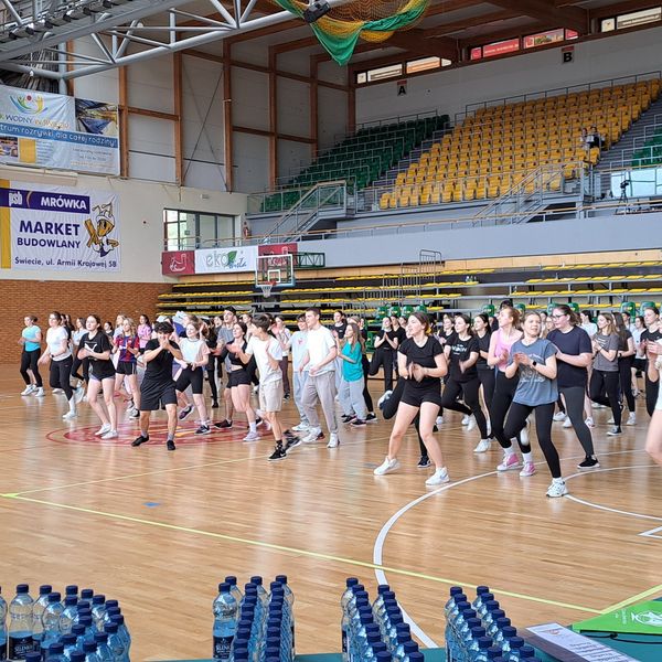 W wiosnę weszliśmy tanecznym krokiem, dzięki zaproszeniu na wspaniałą imprezę zorganizowaną przez II (zdjęcie 2)