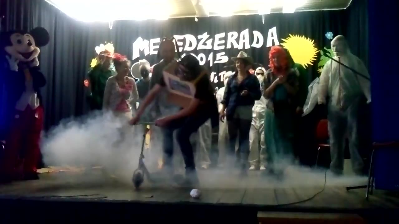 Klatka z filmu 6 — Menedżerada - występ klasy II LOMiejsce: Zespół Szkół Menedż