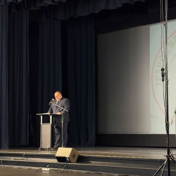 Września o godz.9.00 w sali widowiskowej Kina Wrzos, odbyła się uroczystość rozpoczęcia roku szkolne (zdjęcie 6)