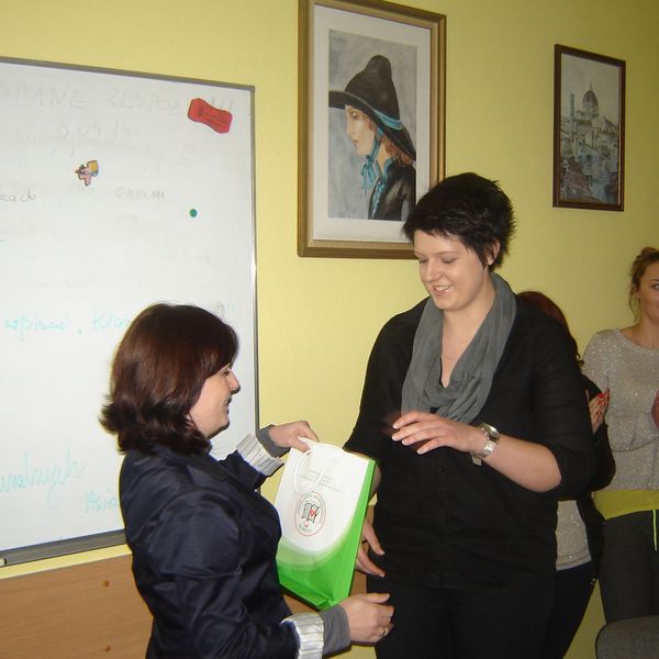 Szkolny konkurs na ulotkę  „ZAGROŻENIA JAKIE NIOSĄ ALKOHOL, NARKOTYKI, DOPALACZE” (zdjęcie 2)