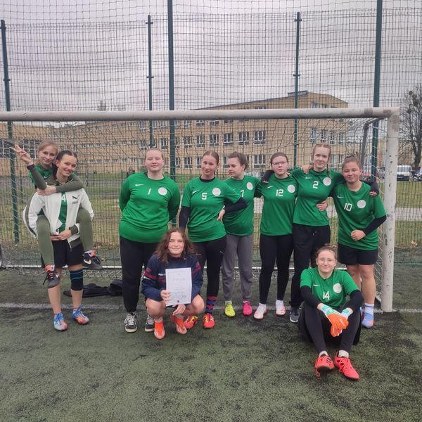 Półfinał zawodów wojewódzkich w piłkę nożną dziewcząt kończymy na I miejscu 🎉 Daje nam to awans na  (zdjęcie 3)