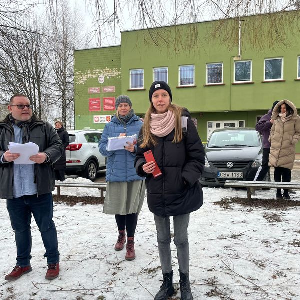 Zaległe zdjęcia, z ostatniego apelu :)  Stypendia Dyrektora oraz wyróżnienia za frekwencję dla uczni (zdjęcie 3)