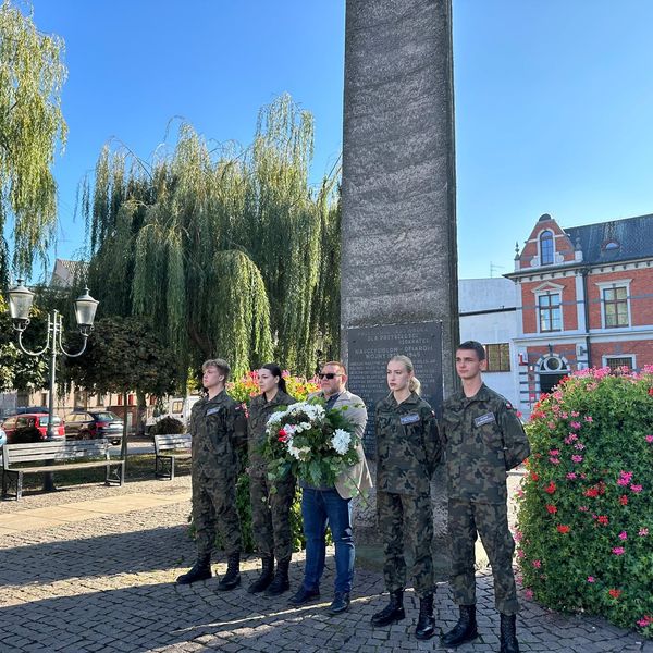 Naród bez historii, jest jak drzewo bez korzeni (zdjęcie 3)