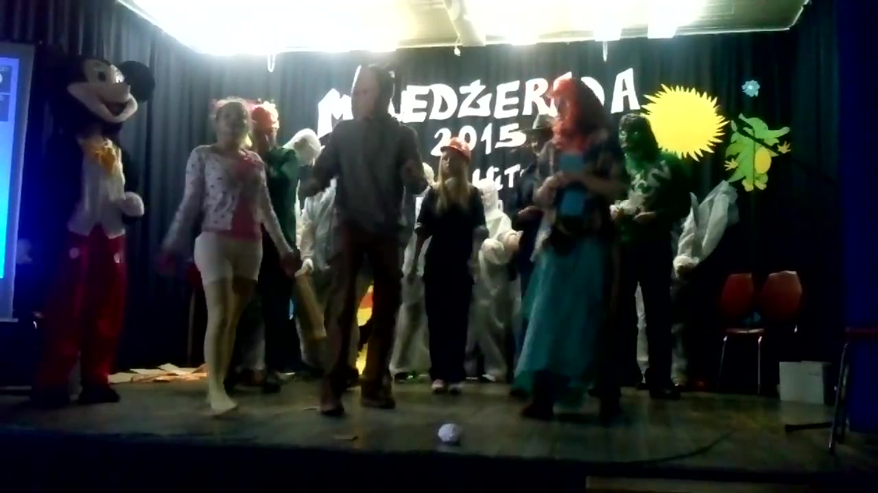 Klatka z filmu 4 — Menedżerada - występ klasy II LOMiejsce: Zespół Szkół Menedż