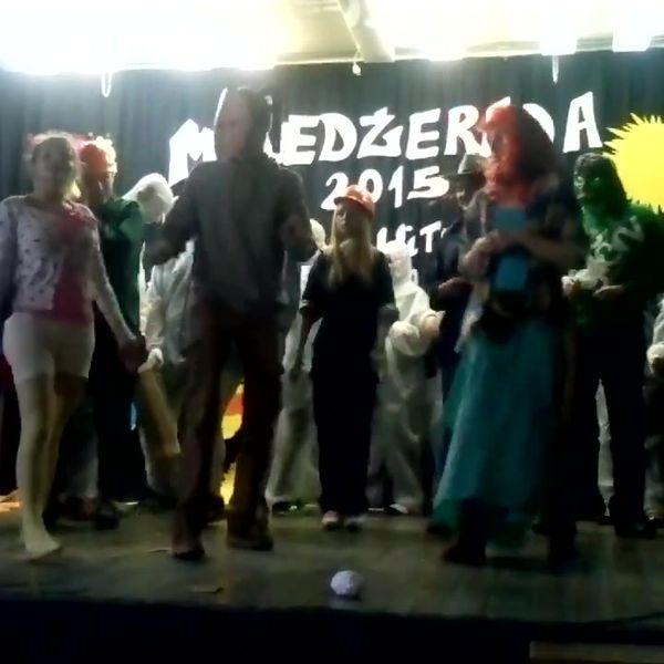 Klatka z filmu 4 — Menedżerada - występ klasy II LOMiejsce: Zespół Szkół Menedż