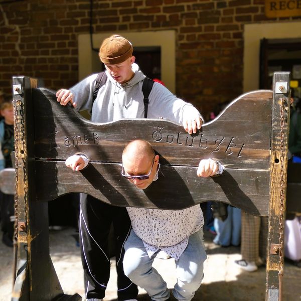 Szkolna przygoda pełna historii i słońca! 🌞🏰  29 kwietnia 2025 roku uczniowie naszej szkoły wyrusz (zdjęcie 9)