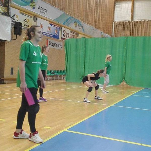 Udział naszej młodzieży w ,,Licealiadzie" - rozgrywkach w piłce siatkowej chłopców i dziewcząt - 21. (zdjęcie 4)