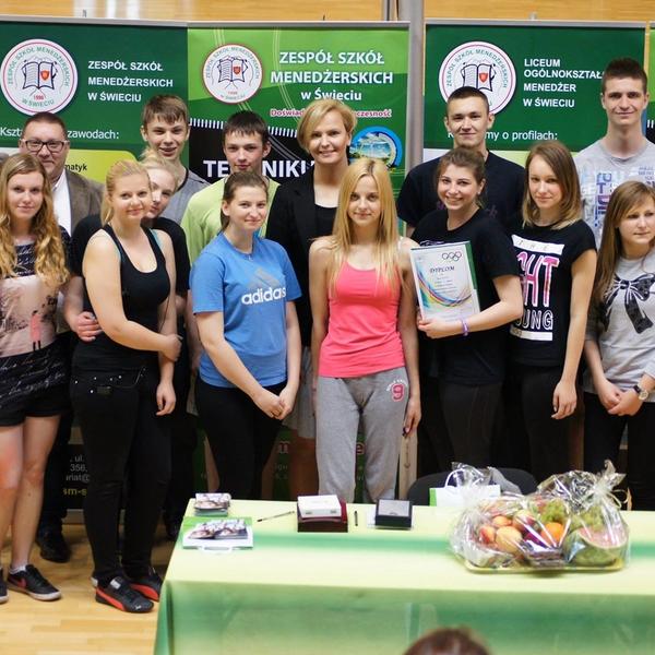 Dzień Sportu i Zdrowia w Zespole Szkół Menedżerskich w Świeciu ,,Olimpiada zdrowia” – biegi, rzut do