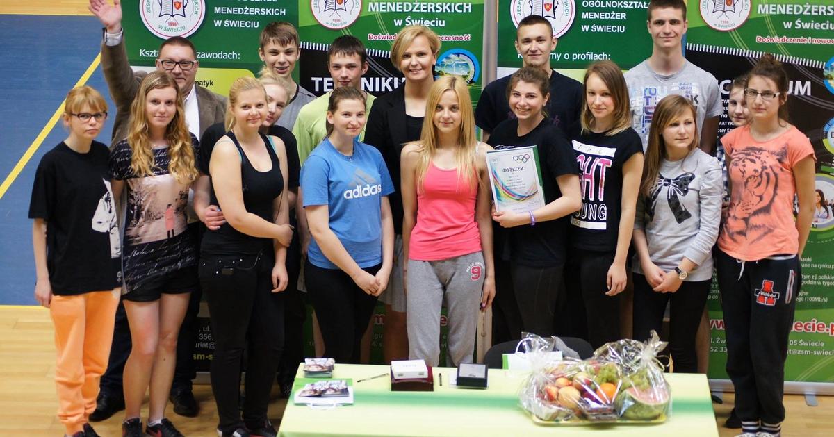Dzień Sportu i Zdrowia w Zespole Szkół Menedżerskich w Świeciu ,,Olimpiada zdrowia” – biegi, rzut do