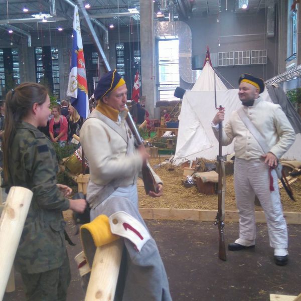 W dniu 2 czerwca 2017 roku uczniowie klas mundurowych wzięli udział w Targach Proobronnych "Pro Defe (zdjęcie 16)