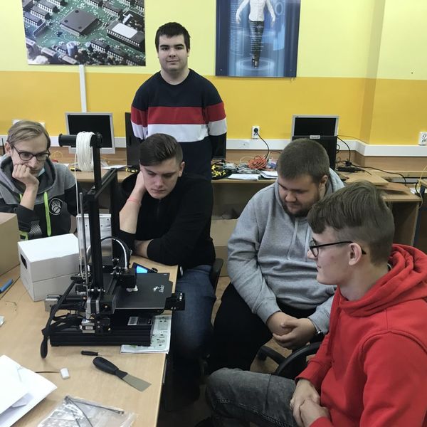 Lekcja informatyki 3TI – zajęcia z wykorzystaniem drukarki 3D (zdjęcie 1)