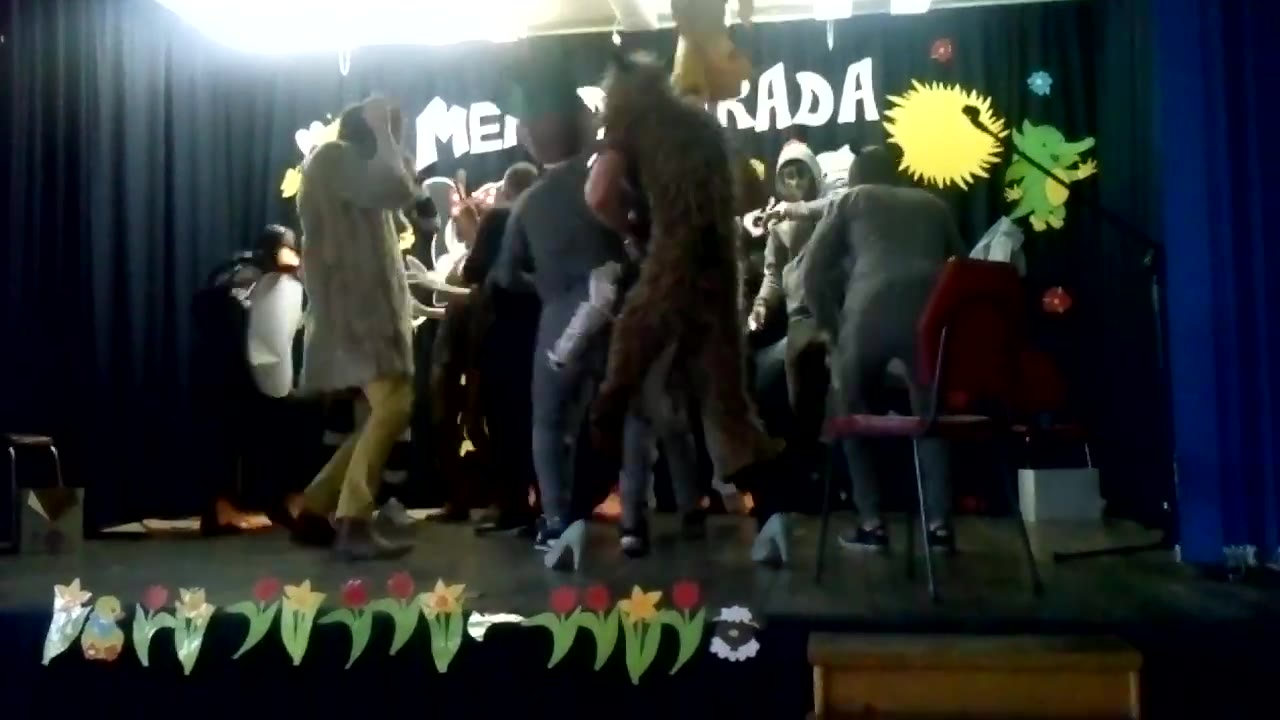 Klatka z filmu 6 — Menedżerada - występ klasy IV AMiejsce: Zespół Szkół Menedże