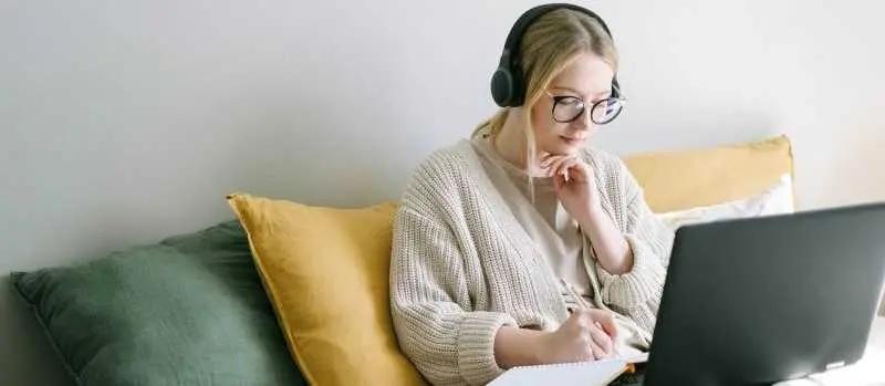 8 pontos positivos do EAD (e os negativos)