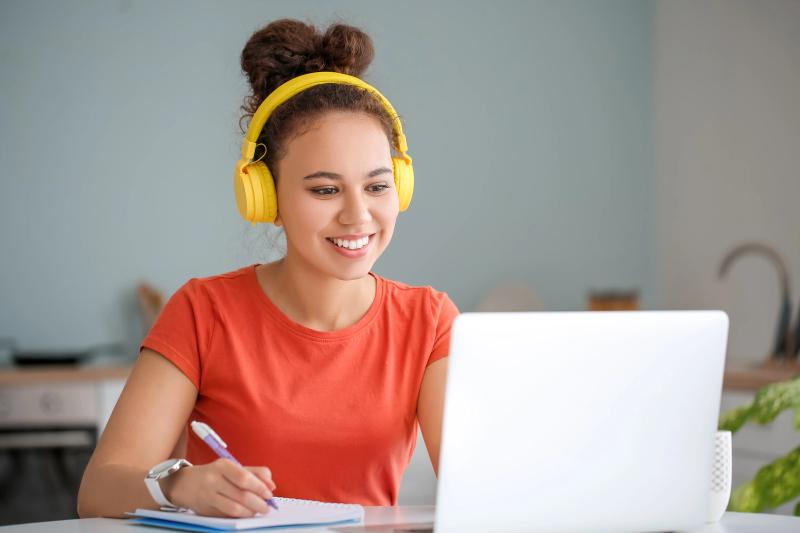 Online não precisa ser padronizado! descubra como criar uma experiência única em seus cursos