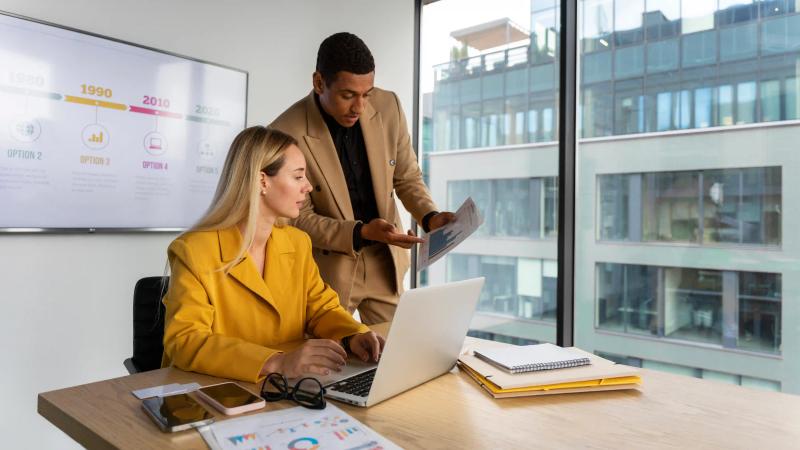 Dicas práticas para gerenciar e motivar colaboradores em startups