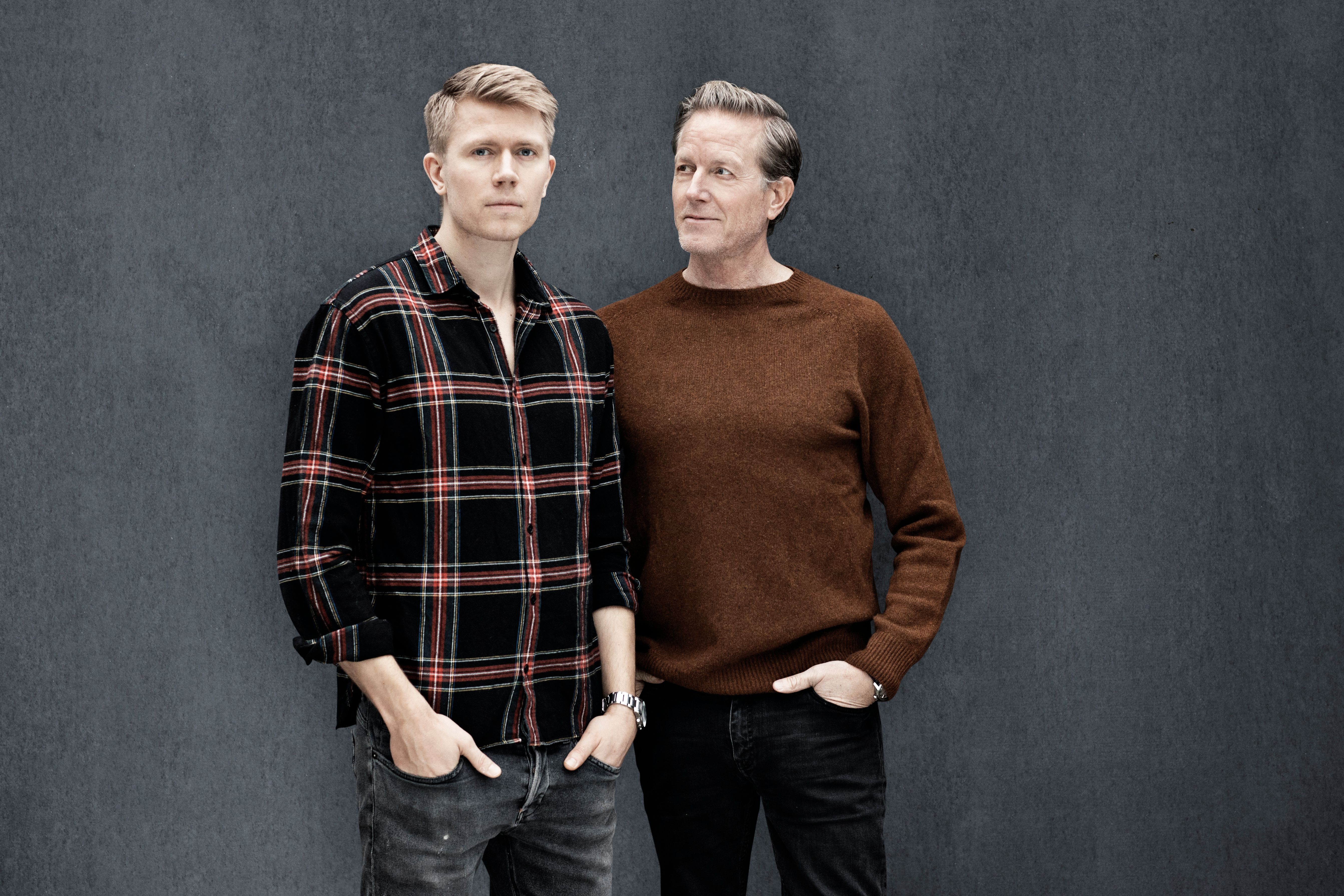 Far og søn deler ud – Hvordan vi får skabt en god dialog med vores unge
