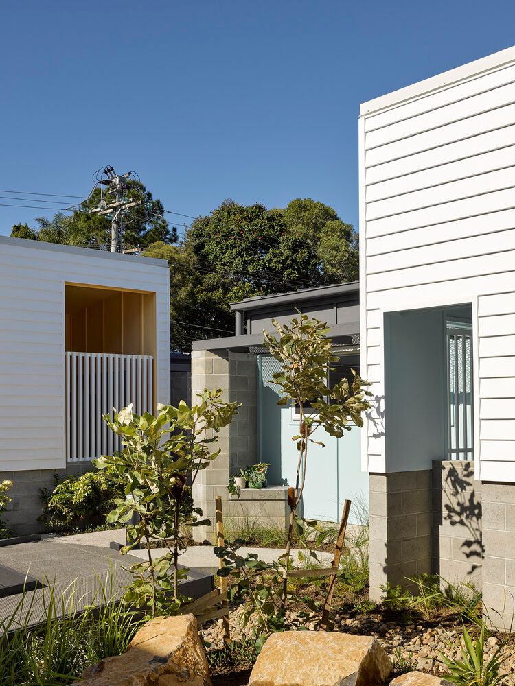 Photo showing the transition zone between the communal outdoor space and private outdoor space. 