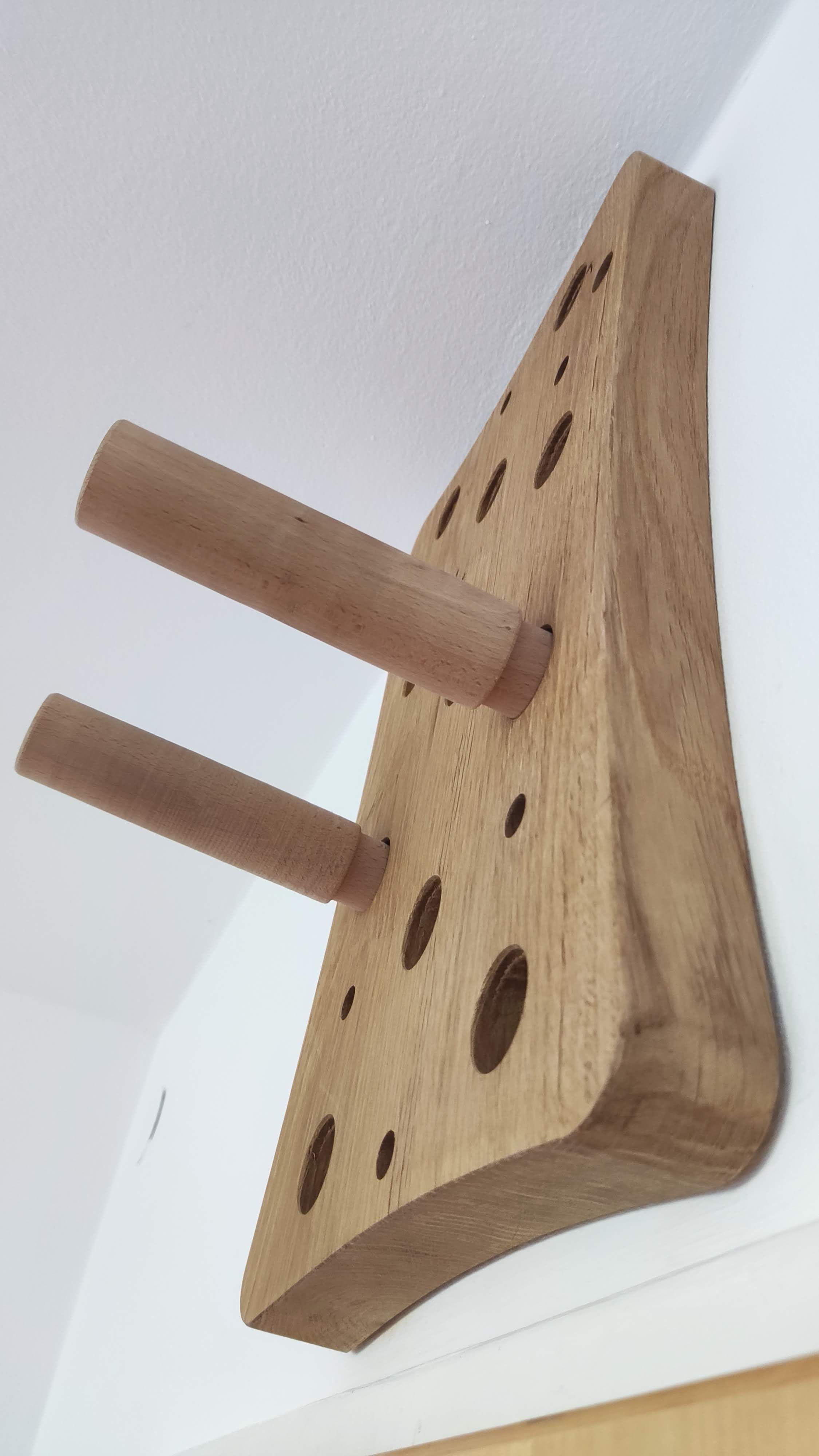 Pegboard aus Holz für Klettertraining