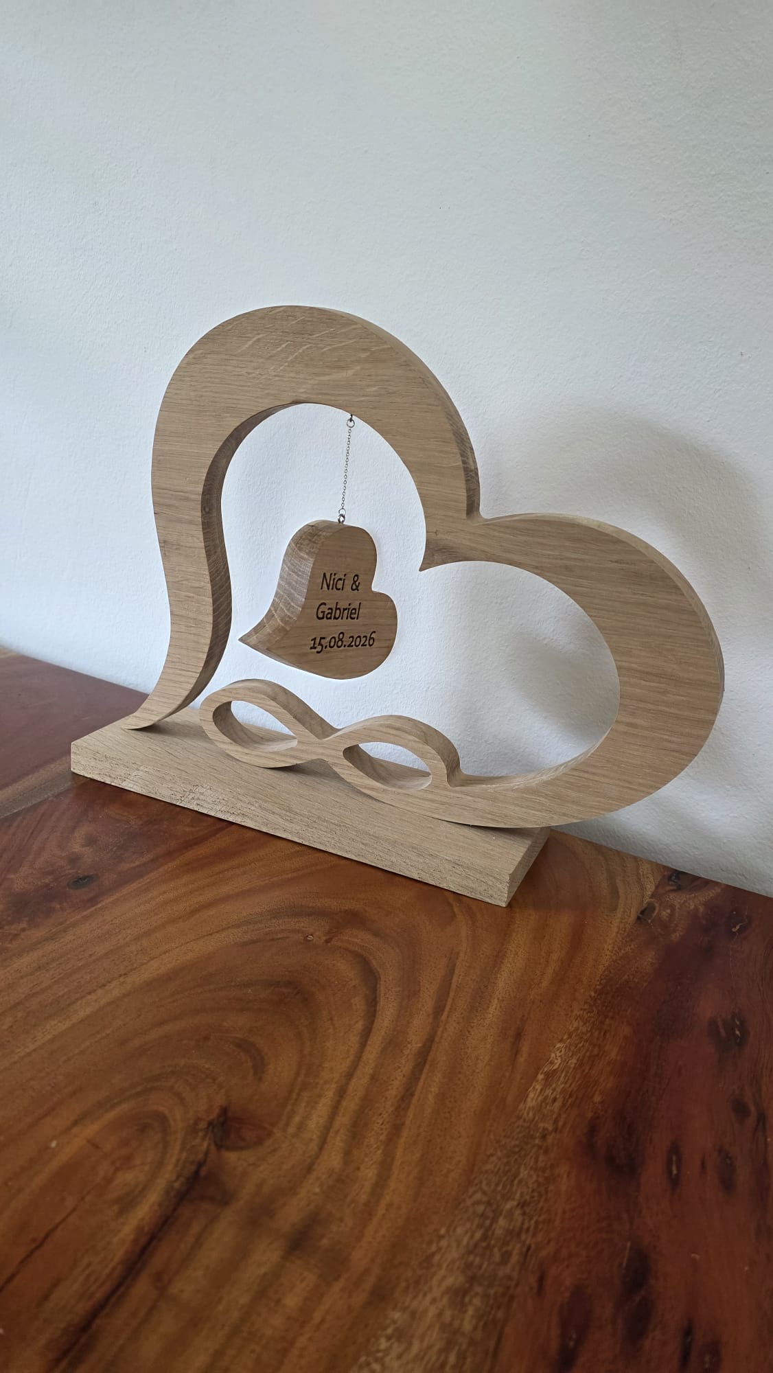 Personalisiertes Herz aus Holz – individuelles Geschenk zur Hochzeit