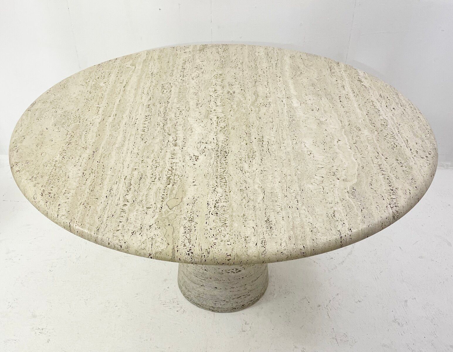 mid-century-round-travertine-dining-table-in-style-of-angelo-mangiarotti-italy-1970s-6298675-en-max.jpg