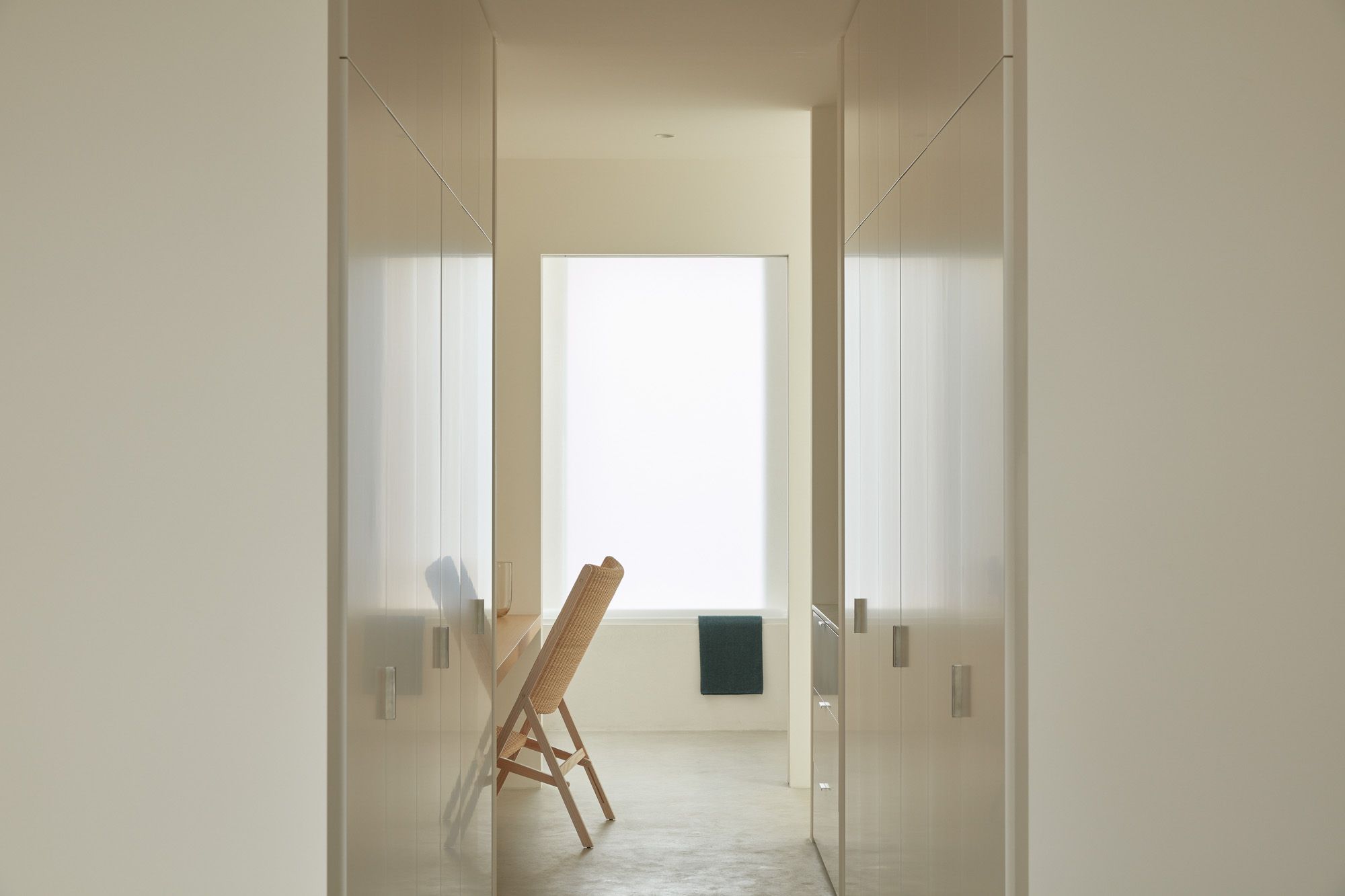 SKINNY HOUSE